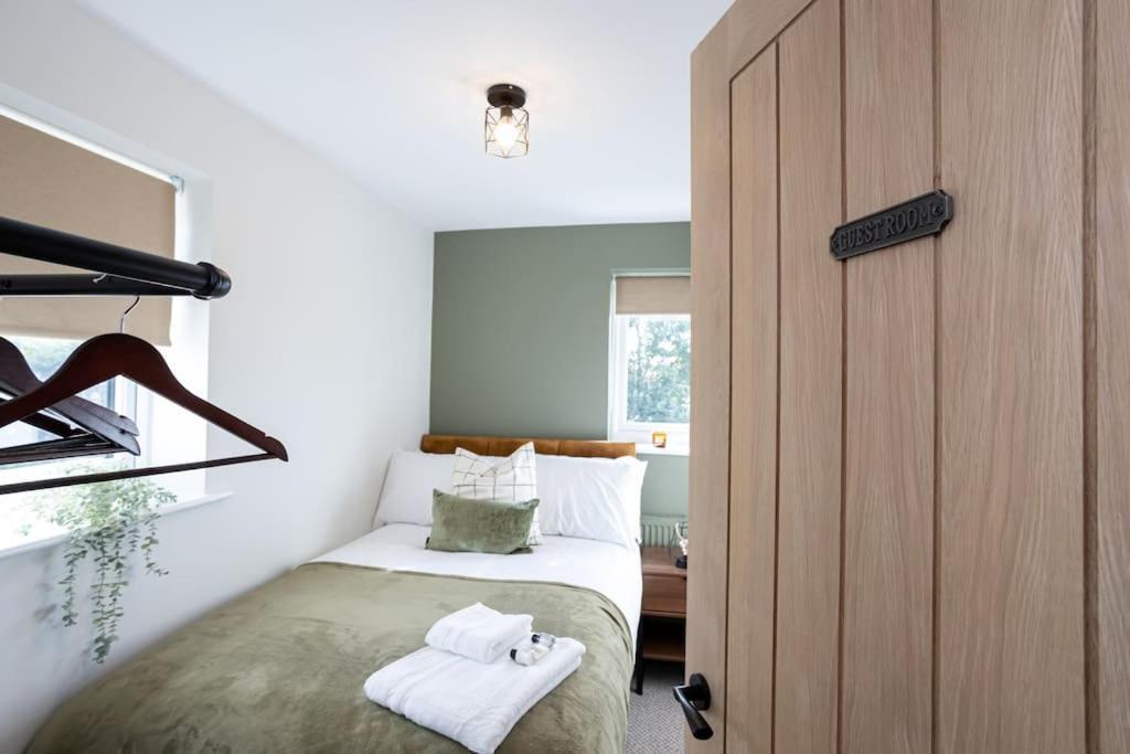 Railway House - Central Warrington - Sleeps 6 Exteriér fotografie